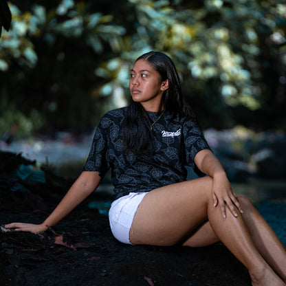 Black Leaf Tee